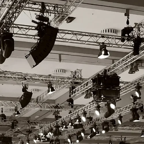 Rigging und Traversen von The Cue Group für Events und Bühnenkonstruktionen