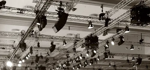 Rigging und Traversen von The Cue Group für Events und Bühnenkonstruktionen