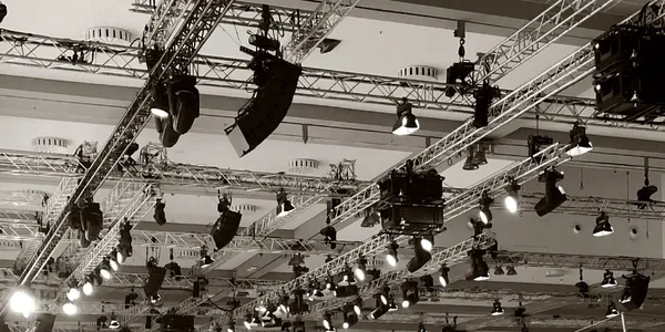 Rigging und Traversen von The Cue Group für Events und Bühnenkonstruktionen